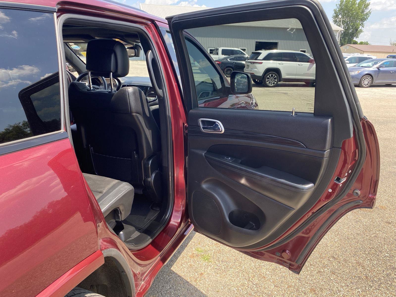 Used 2019 Jeep Grand Cherokee Altitude AWD/4WD image 37