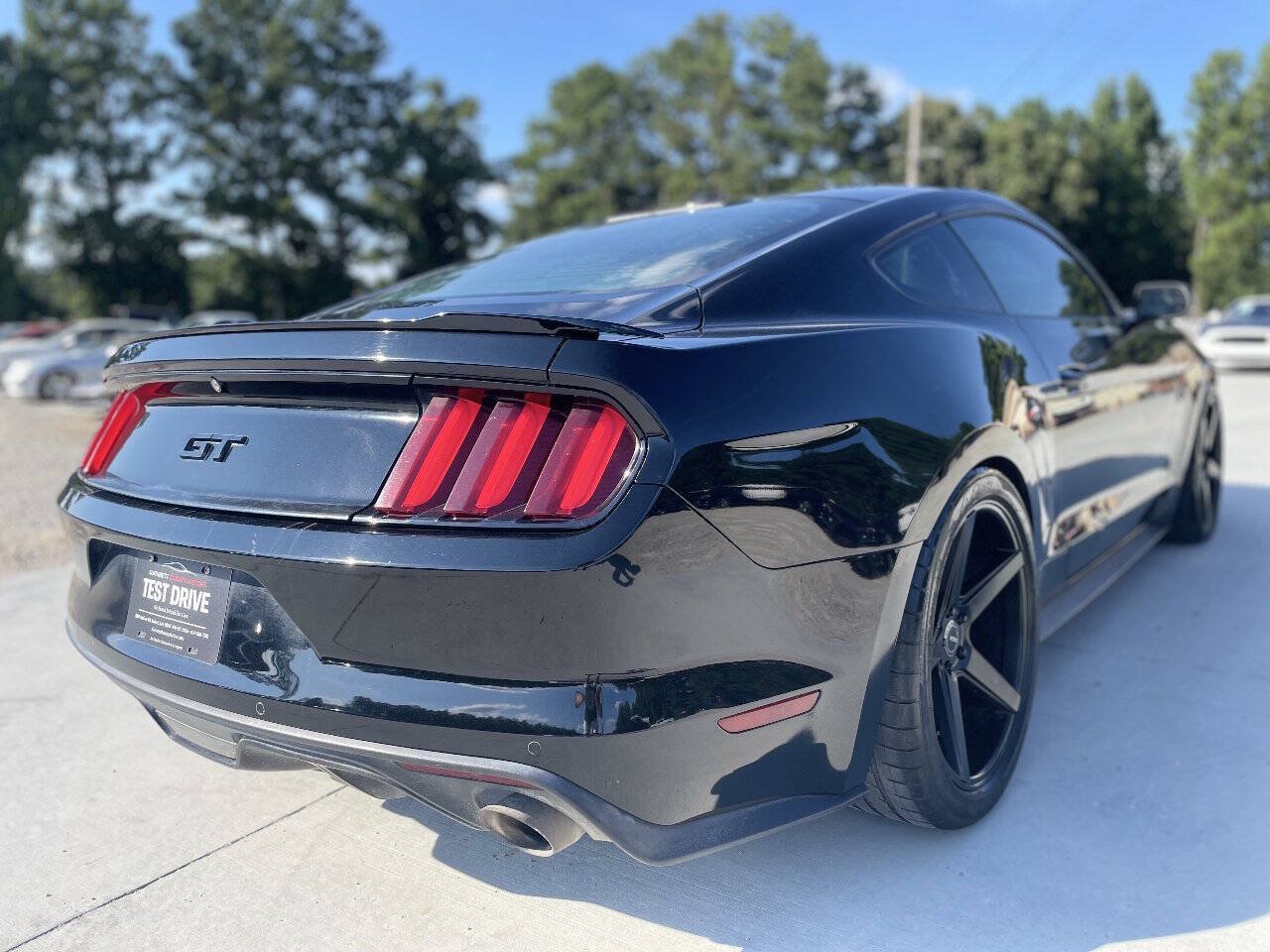 Used 2016 Ford Mustang GT Premium w/ Black Accent Package RWD image 8
