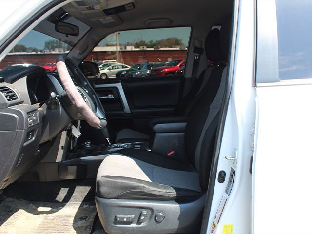 Used 2018 Toyota 4Runner SR5 AWD/4WD image 11