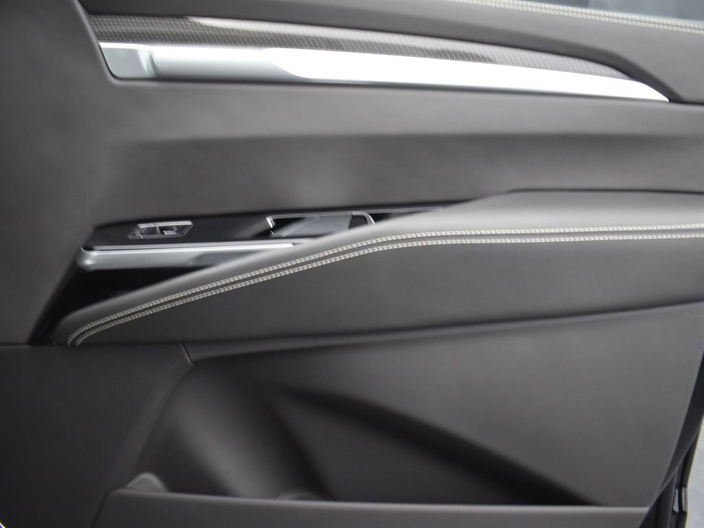 Certified 2025 Cadillac Escalade V w/ LPO, ONYX Package image 39