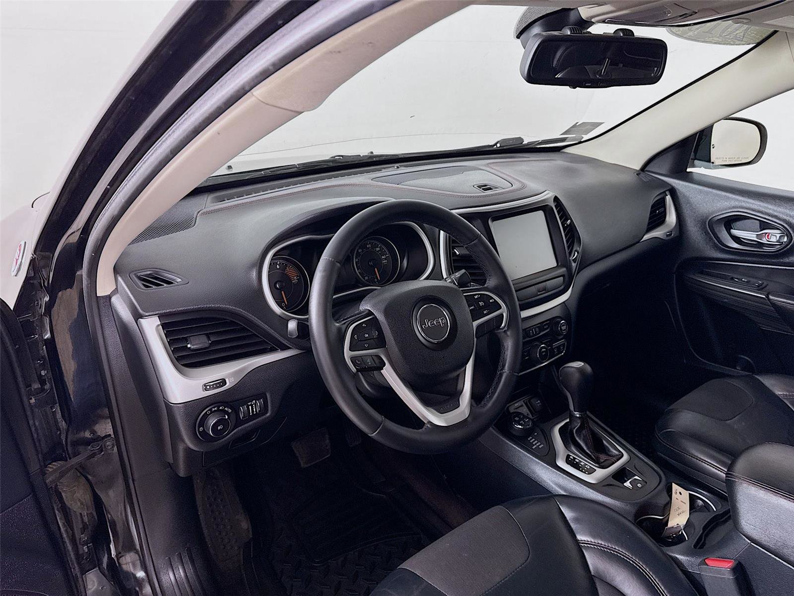 Used 2016 Jeep Cherokee Trailhawk AWD/4WD image 22
