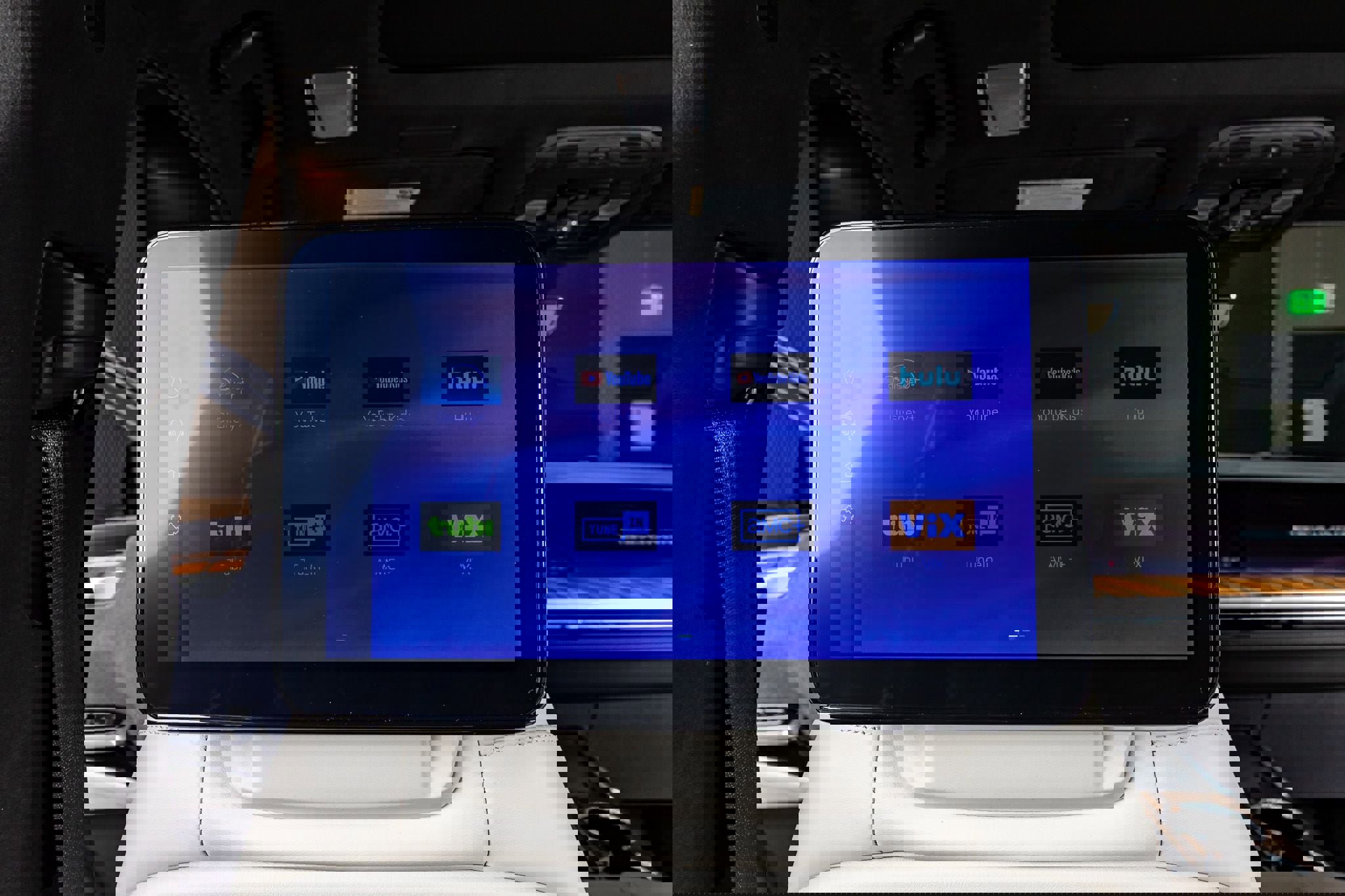 Used 2025 Cadillac Escalade ESV Sport Platinum w/ LPO, ONYX Package image 34