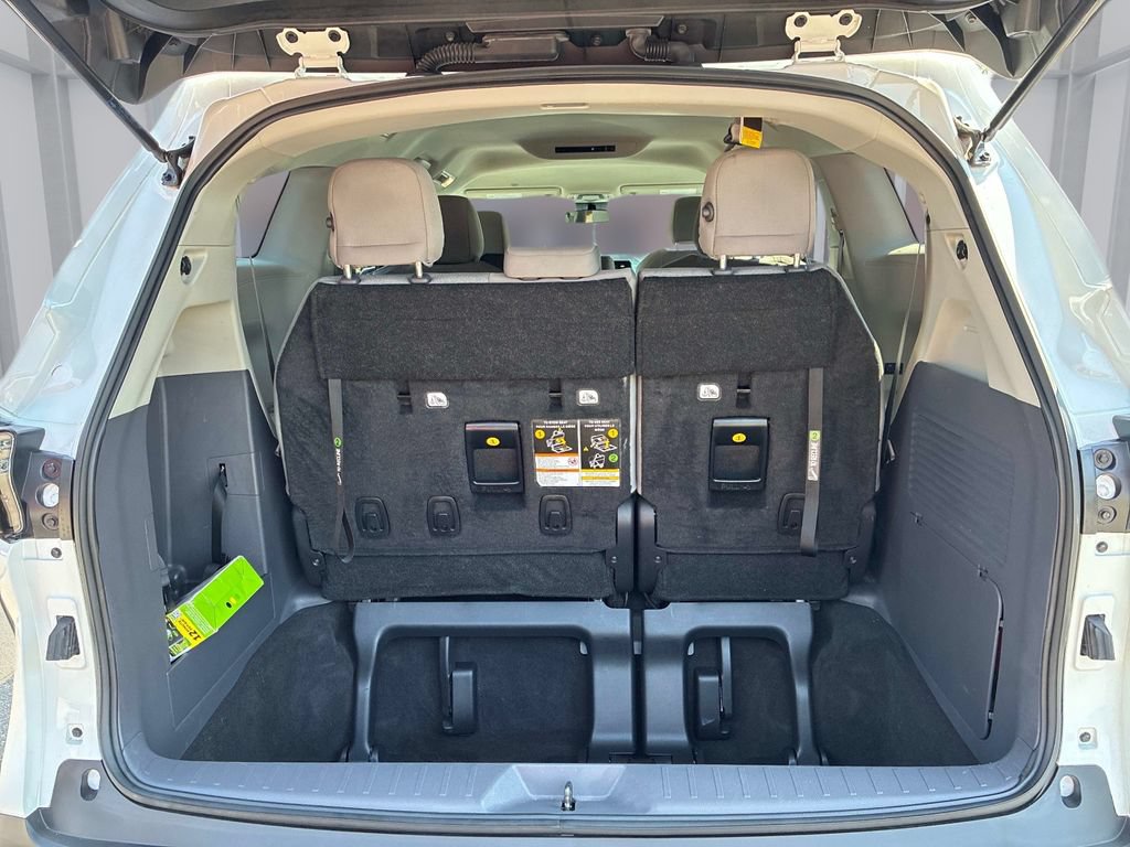 Used 2023 Toyota Sienna LE FWD image 13