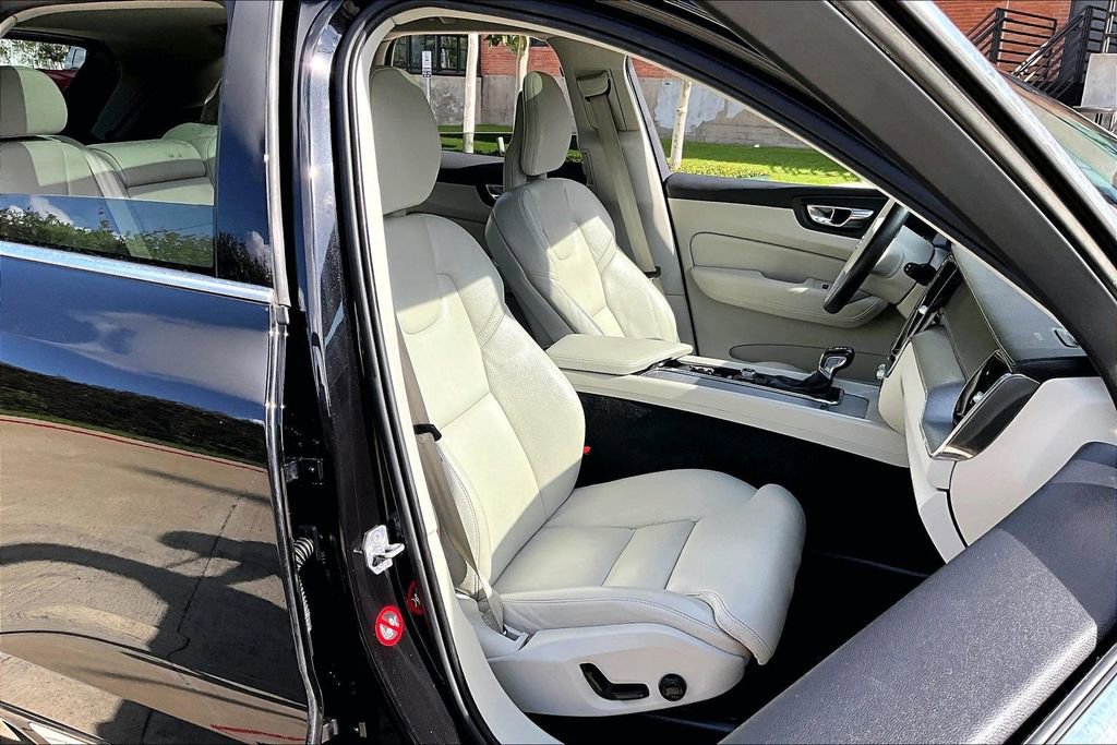 Used 2018 Volvo XC60 T6 Inscription w/ Convenience Package AWD/4WD image 10
