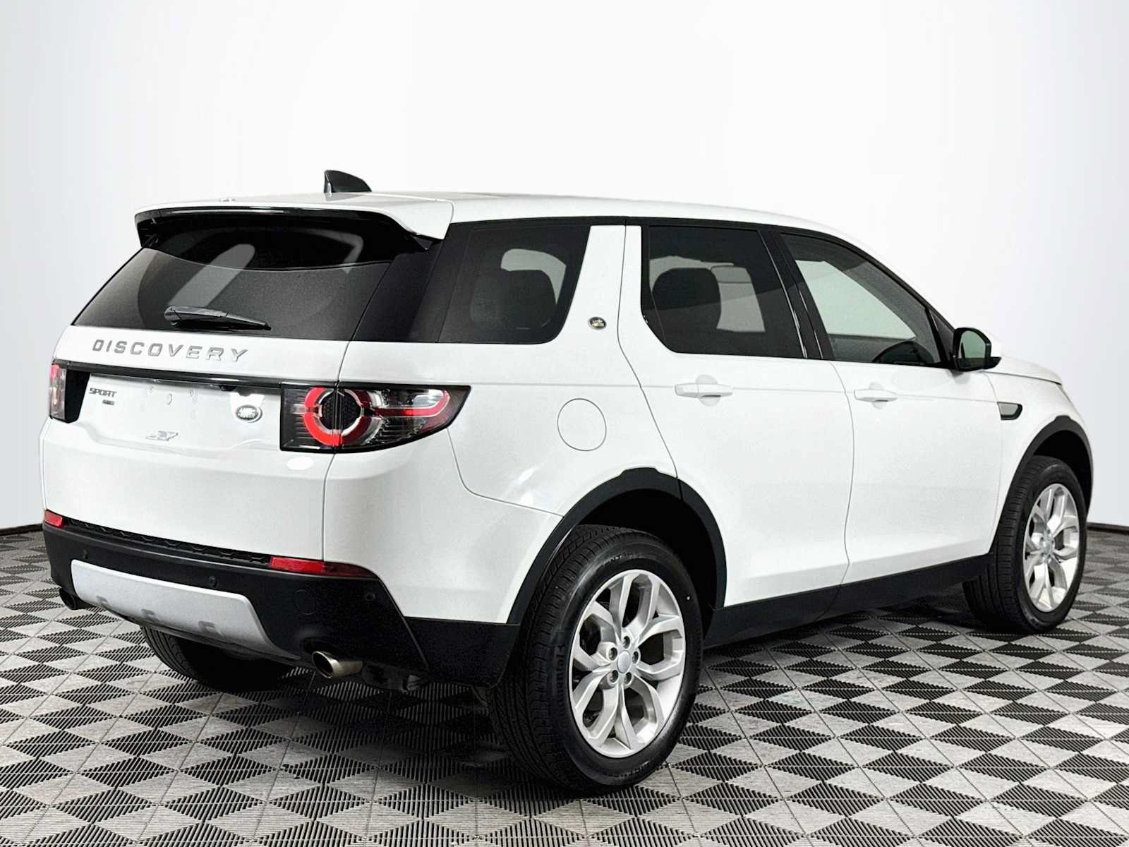 Used 2018 Land Rover Discovery Sport HSE AWD/4WD image 5
