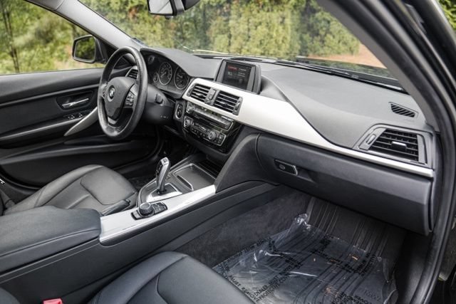 Used 2018 BMW 320i xDrive Sedan AWD/4WD image 24