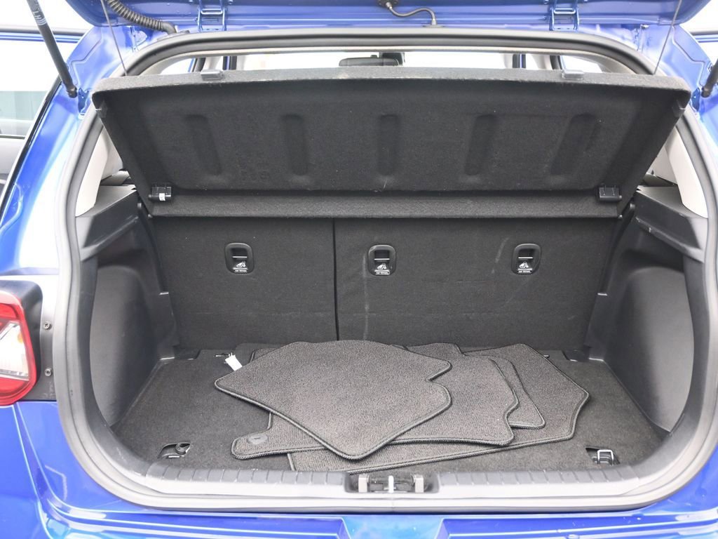 Used 2023 Hyundai Venue Limited image 18