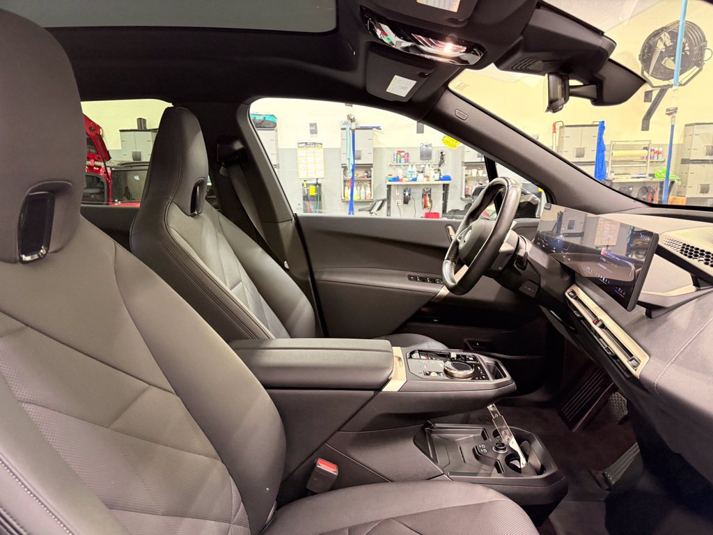 Used 2024 BMW iX xDrive50 AWD/4WD image 29