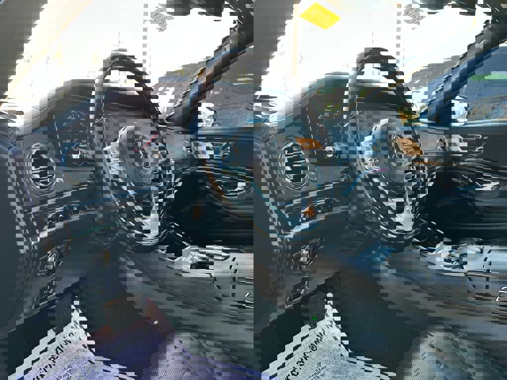 Used 2019 Mercedes-Benz S 560 4MATIC Sedan w/ Premium Package image 11