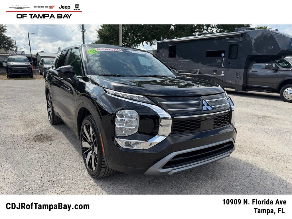 Used 2025 Mitsubishi Outlander SE AWD/4WD image 1