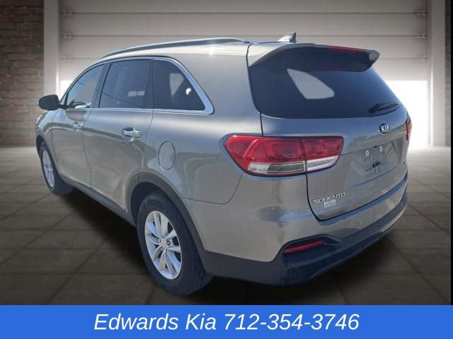 Used 2017 Kia Sorento LX w/ LX Convenience Package image 6