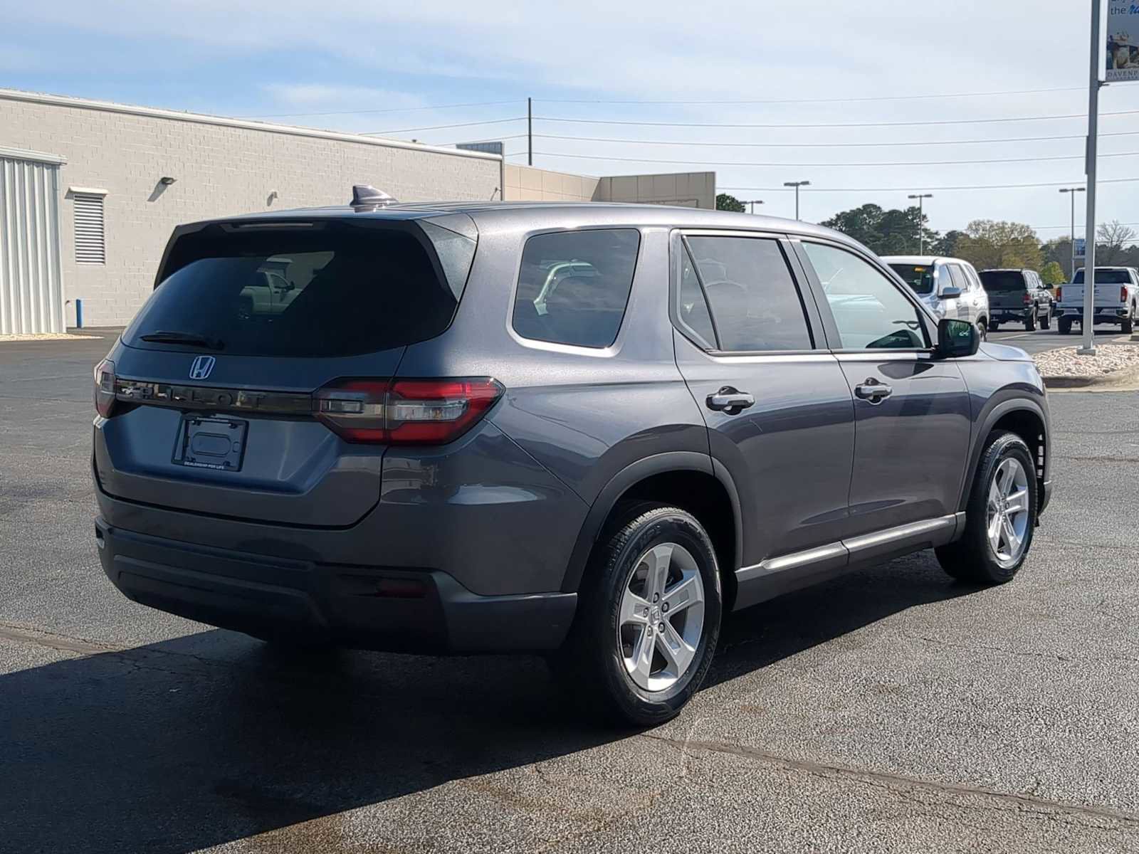 Used 2023 Honda Pilot LX image 8