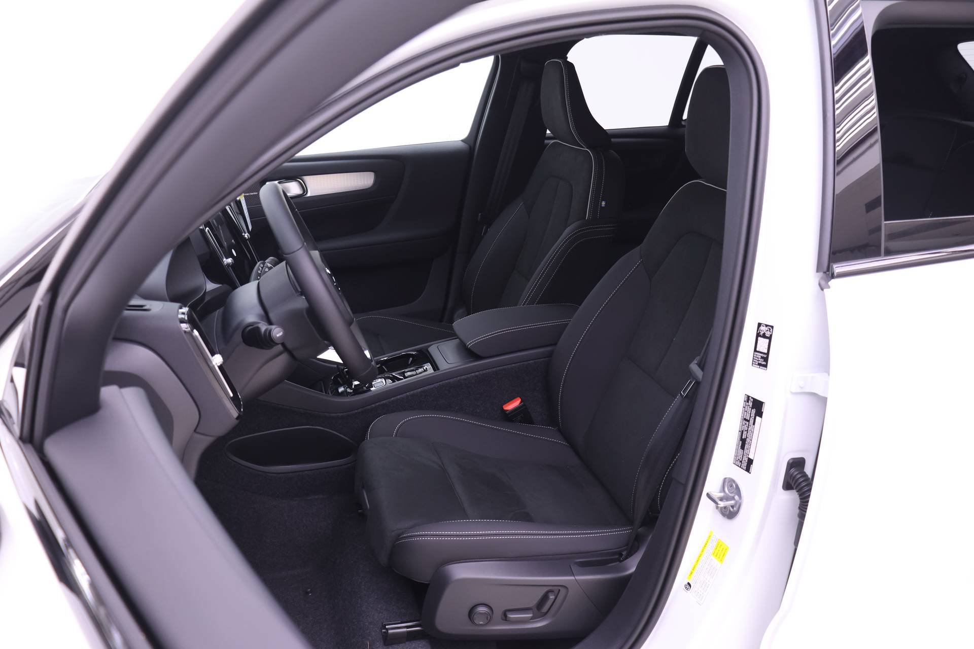 New 2026 Volvo XC40 B5 Ultra w/ Protection Package Premier AWD/4WD image 7