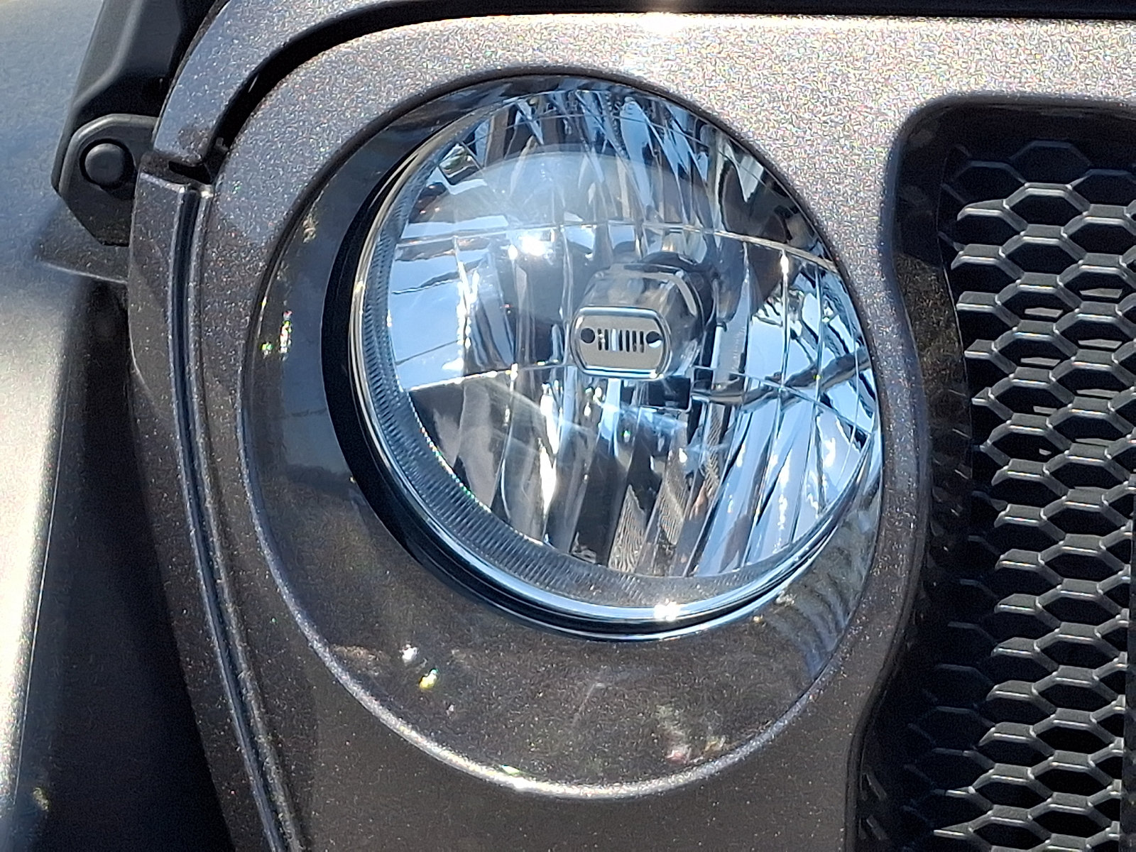Used 2021 Jeep Wrangler 4WD Unlimited Sport image 9