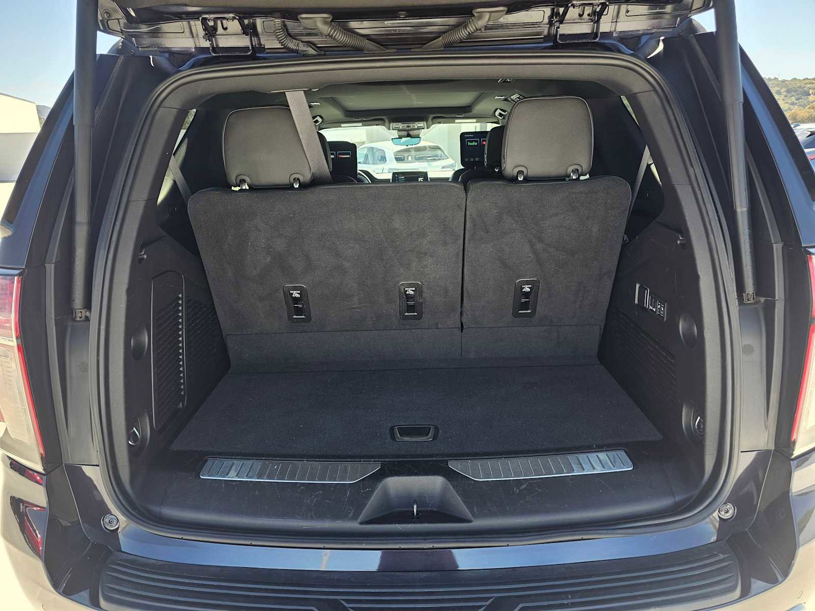 Used 2024 Chevrolet Tahoe High Country w/ Premium Package AWD/4WD image 17