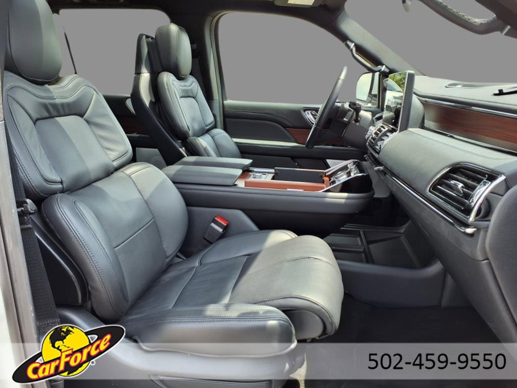 Used 2023 Lincoln Navigator Reserve image 13