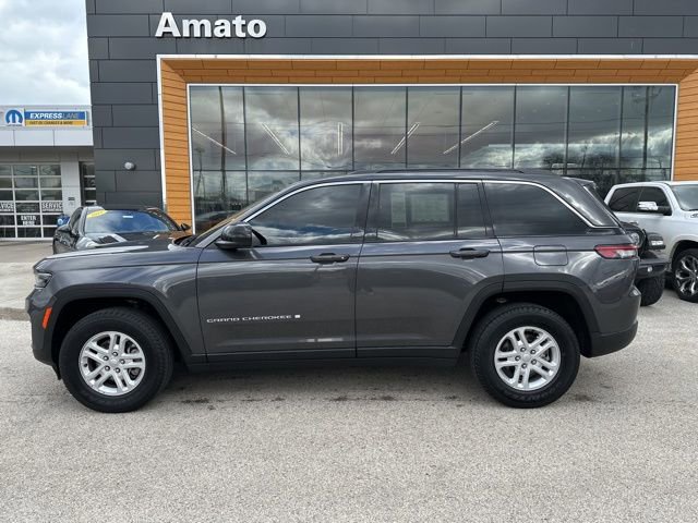 Used 2024 Jeep Grand Cherokee Laredo w/ Trailer Tow Package image 9