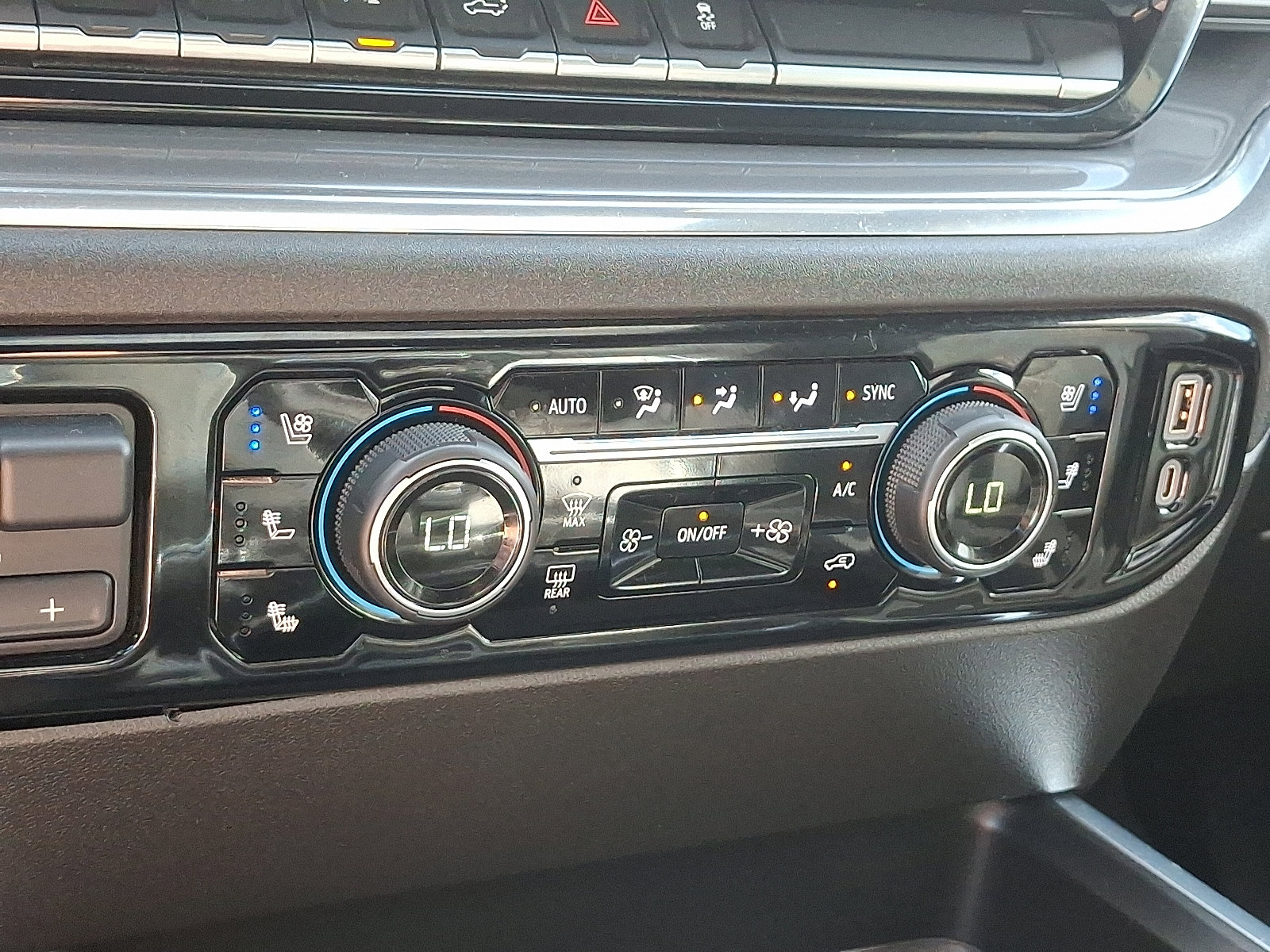 Used 2024 Chevrolet Silverado 2500 High Country image 16