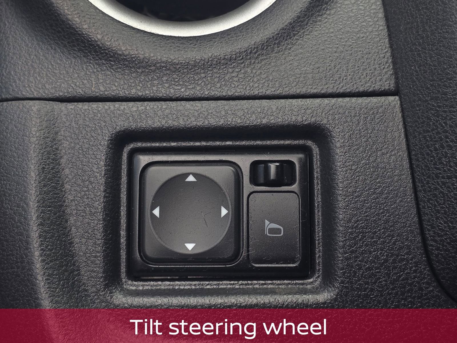 Used 2015 Nissan Versa SV image 16