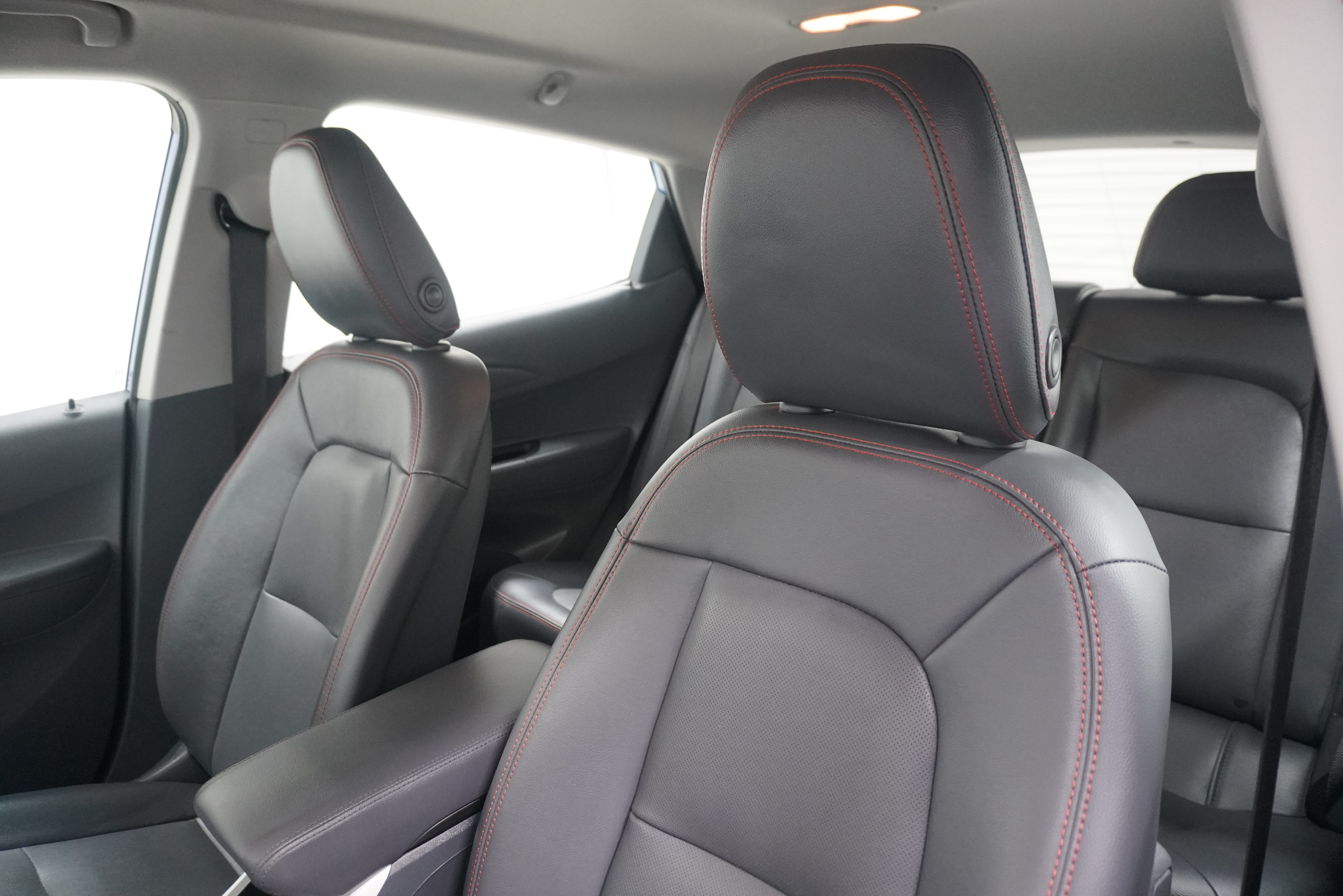 Used 2020 Chevrolet Bolt Premier w/ Infotainment Package FWD image 11