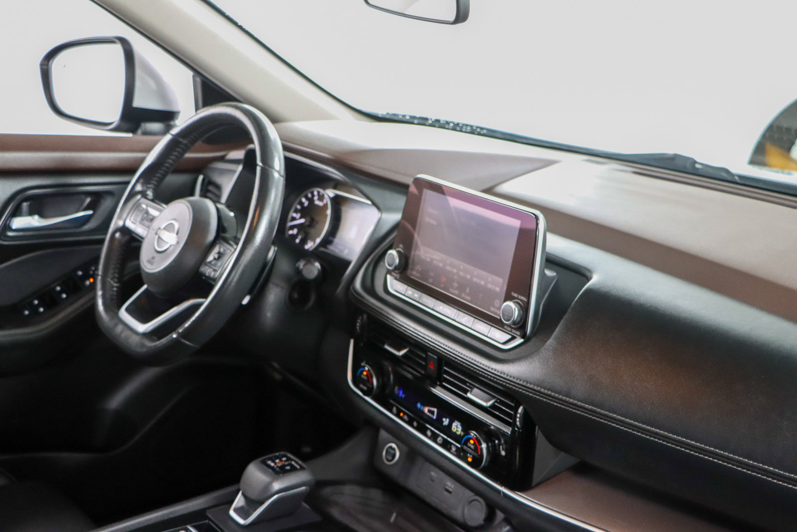Used 2022 Nissan Rogue SV w/ SV Premium Package FWD image 26