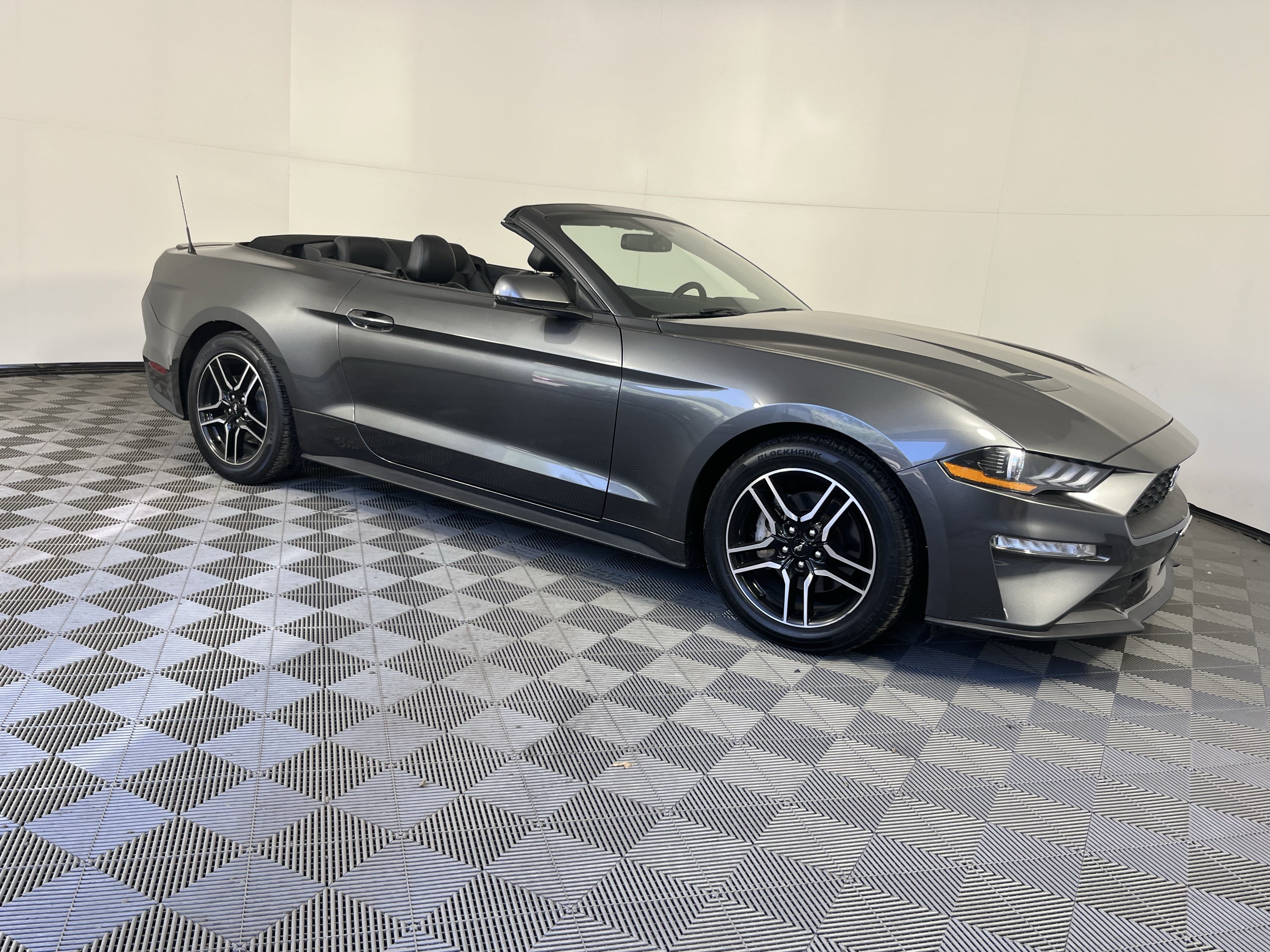 Used 2019 Ford Mustang Premium RWD image 7