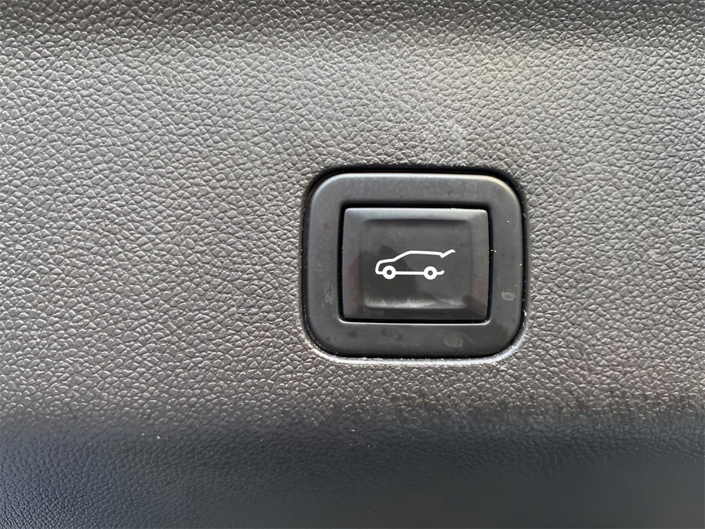 Used 2021 GMC Yukon Denali w/ Denali Premium Package image 15