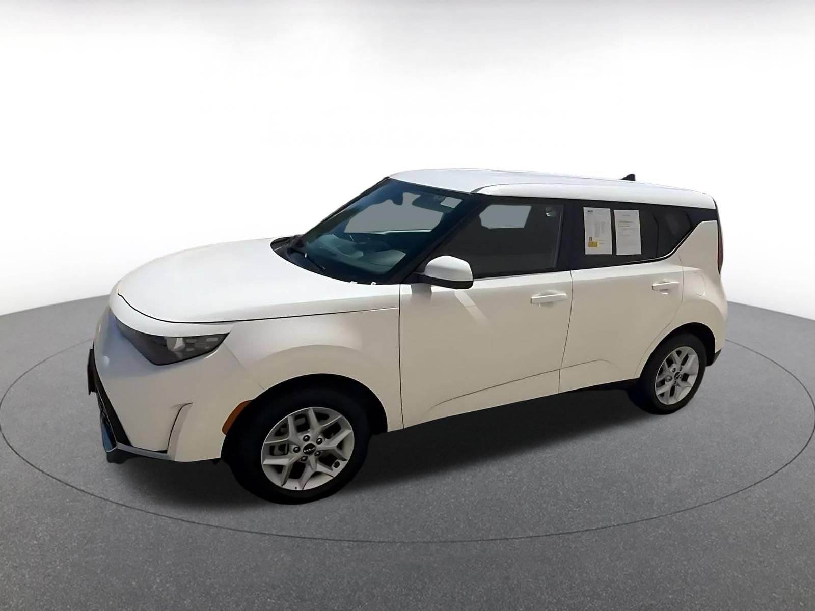 Used 2025 Kia Soul LX w/ LX Technology Package FWD image 6