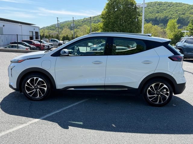Certified 2022 Chevrolet Bolt EUV Premier w/ Sun & Sound Package FWD image 5