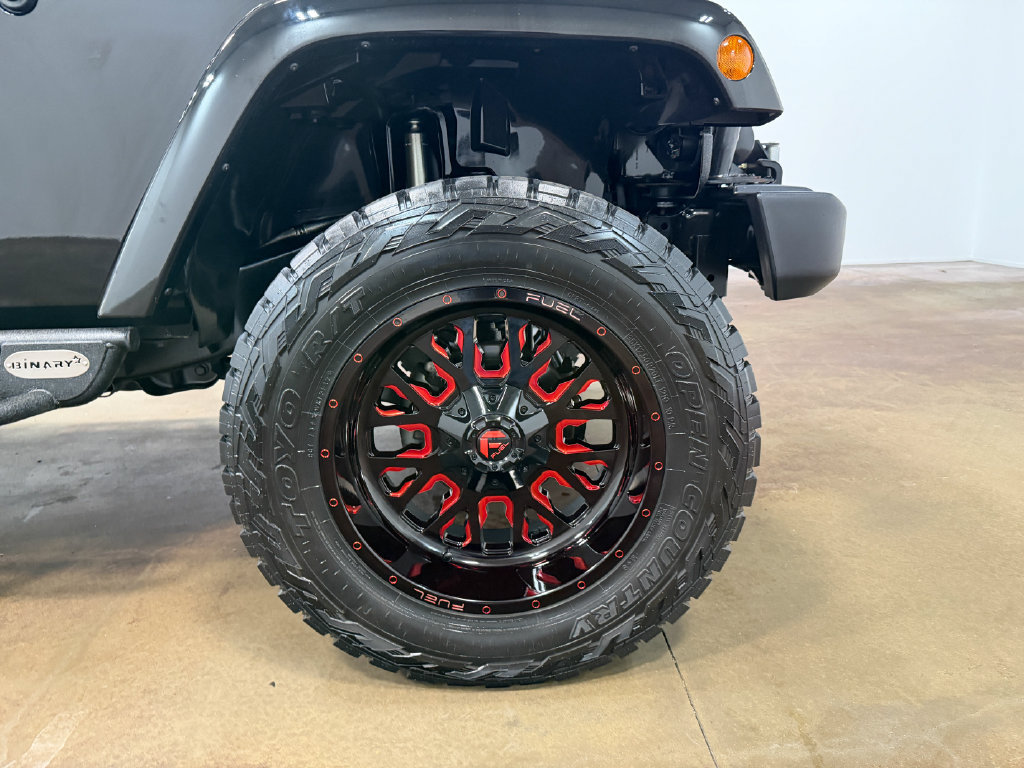 Used 2015 Jeep Wrangler Unlimited Sahara w/ Connectivity Group AWD/4WD image 90