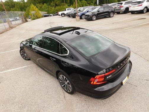 Used 2022 Volvo S90 B6 Momentum AWD/4WD image 8
