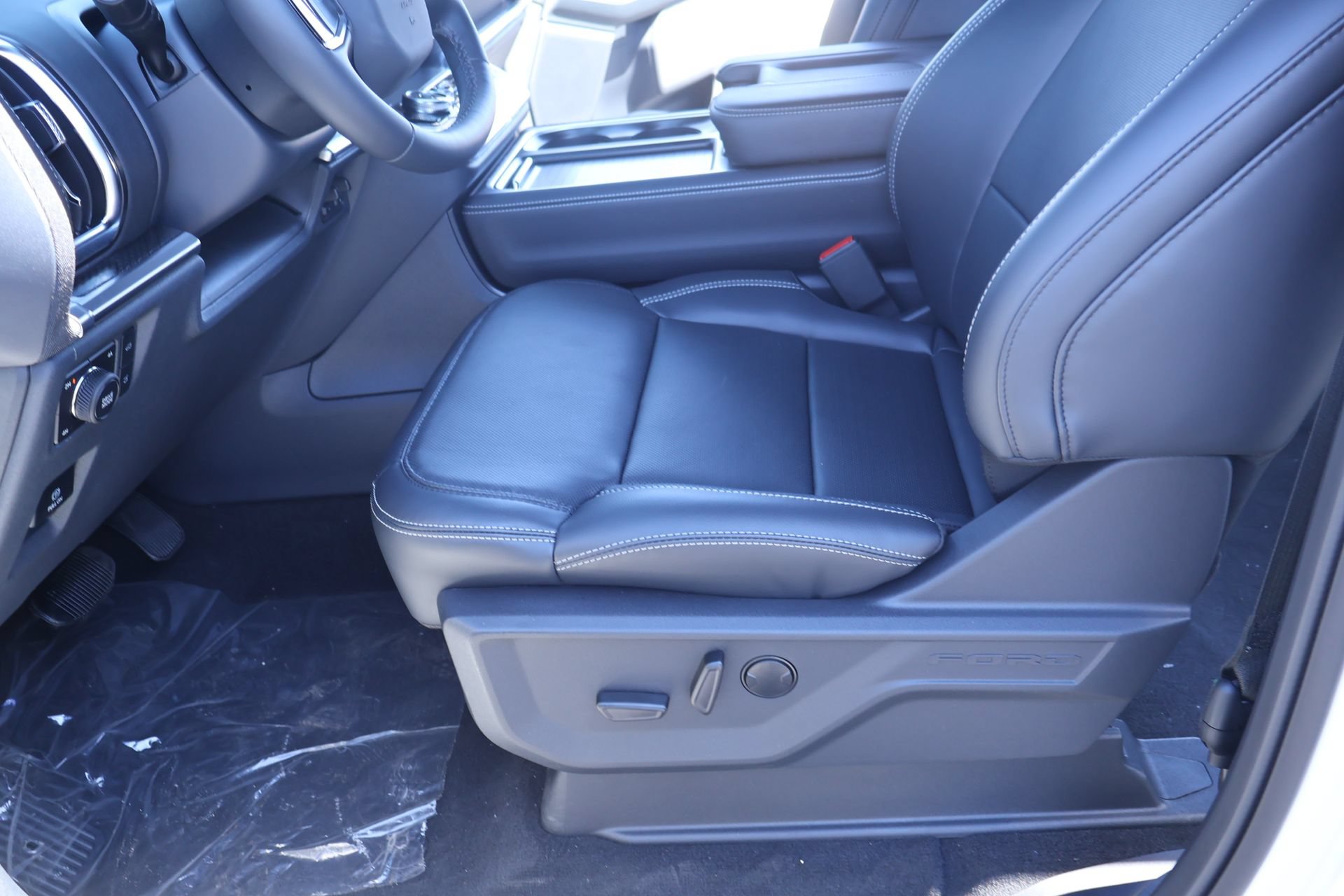 New 2027 Ford Expedition Platinum w/ Stealth Performance Package AWD/4WD image 13