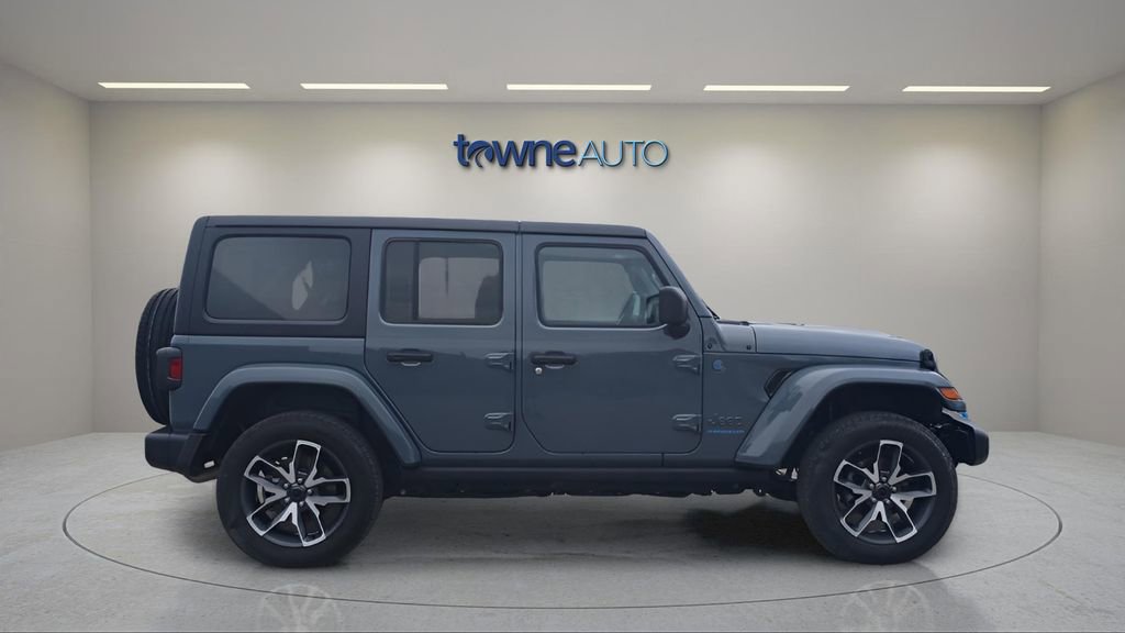 Used 2024 Jeep Wrangler Unlimited AWD/4WD image 7