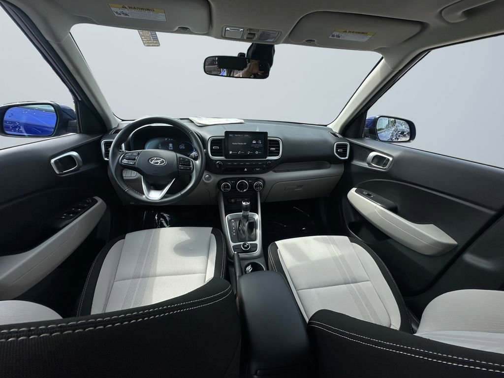 Used 2025 Hyundai Venue SEL FWD image 10