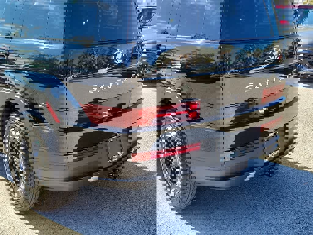 Used 2025 Hyundai Santa Fe SE w/ Tow & Go Package image 7