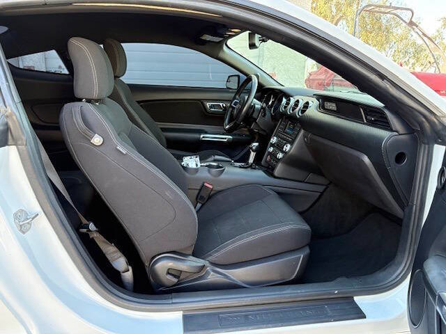 Used 2017 Ford Mustang V6 2dr Fastback image 27