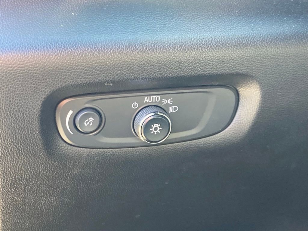 Used 2023 Chevrolet Traverse LT AWD/4WD image 19