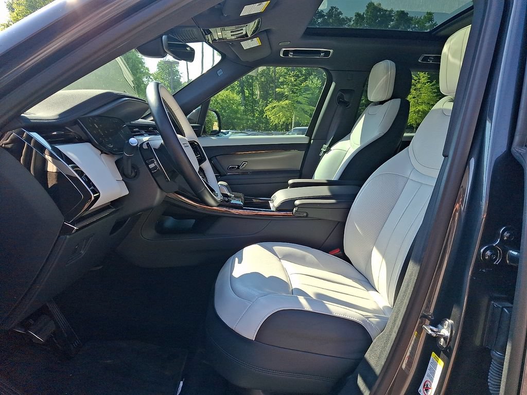 Used 2024 Land Rover Range Rover Sport Dynamic SE AWD/4WD image 13