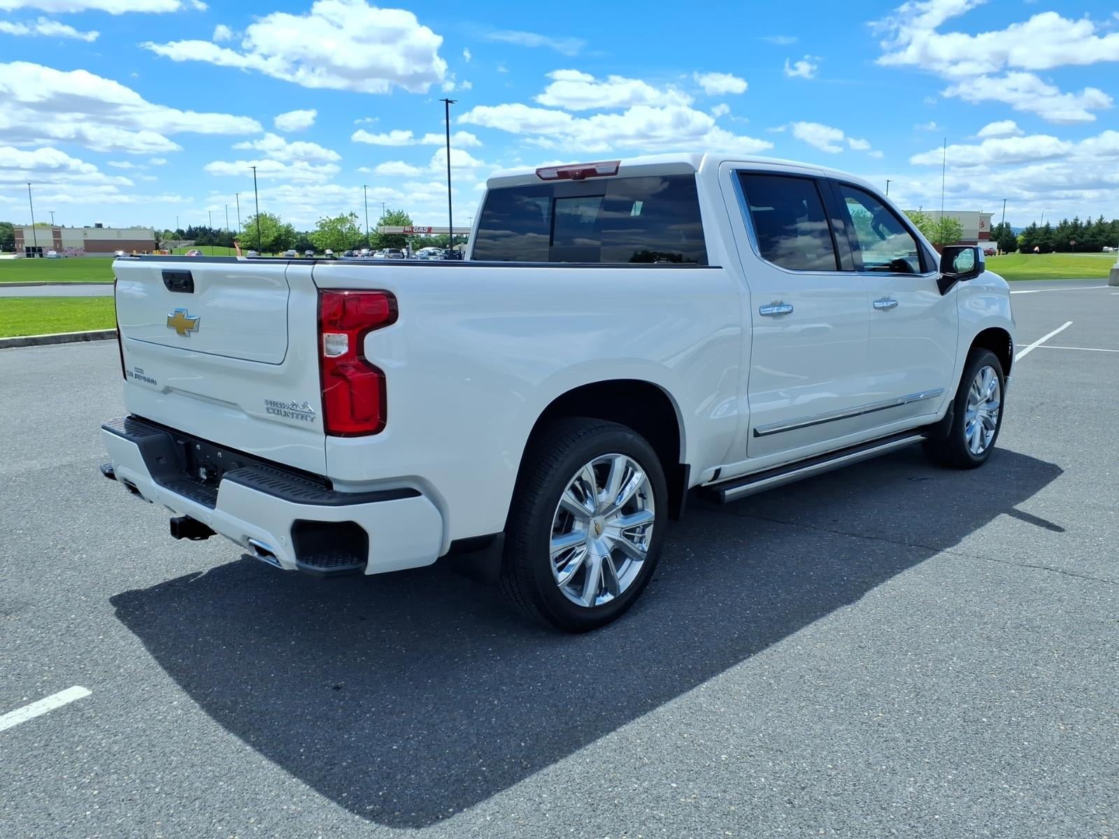 Used 2025 Chevrolet Silverado 1500 High Country AWD/4WD image 4