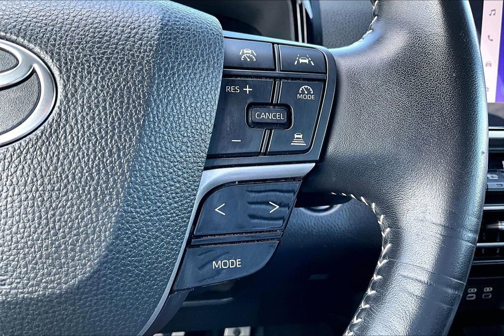 Used 2025 Toyota Camry SE FWD image 17