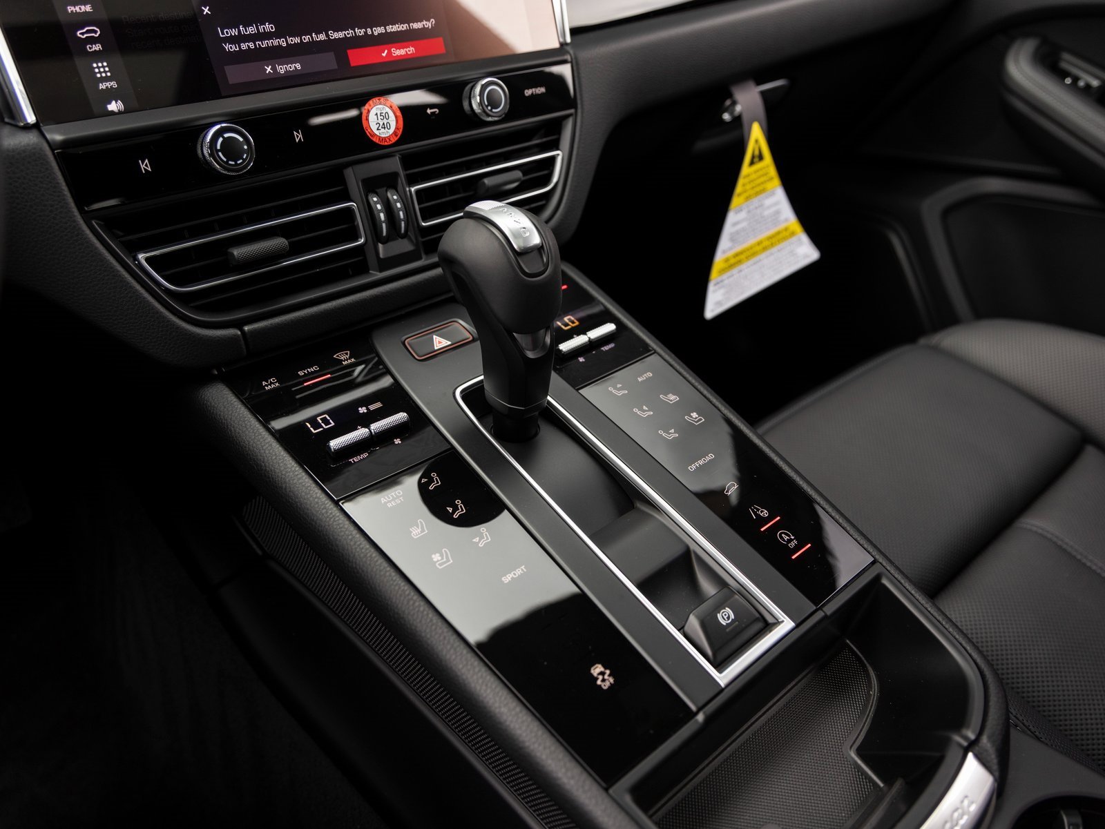 Certified 2025 Porsche Macan image 17