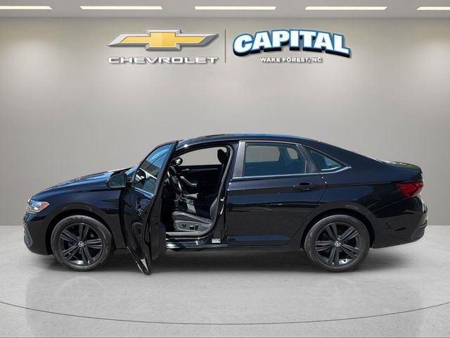 Used 2023 Volkswagen Jetta SE w/ Panoramic Sunroof Package FWD image 9