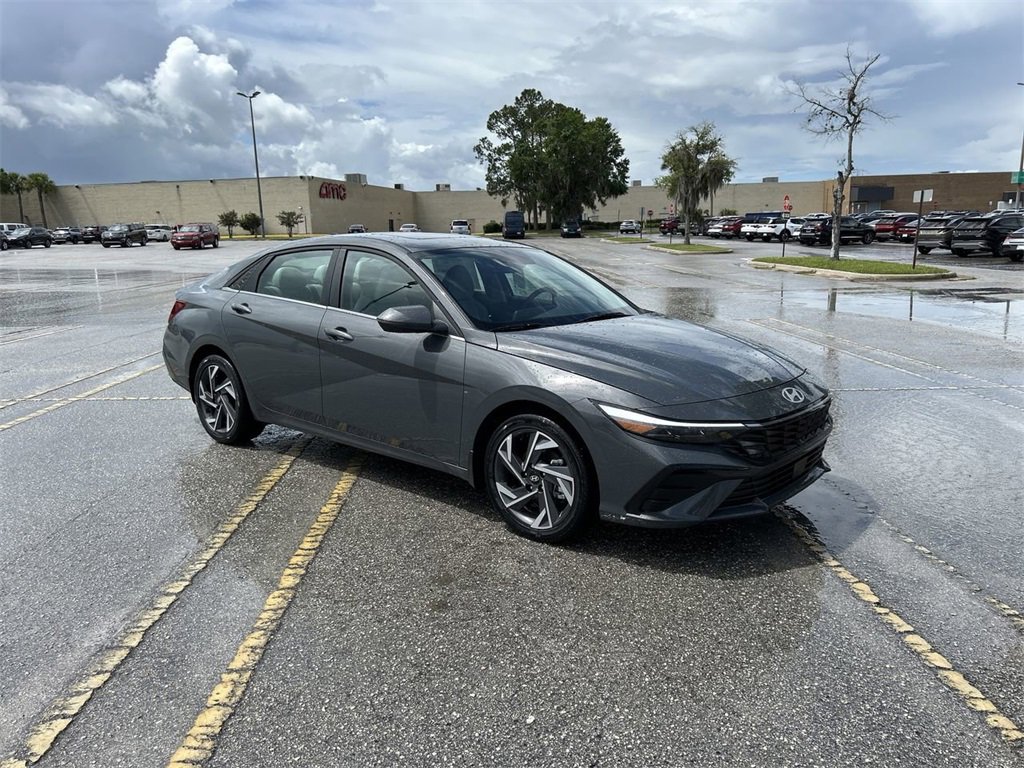 New 2025 Hyundai Elantra Limited image 2