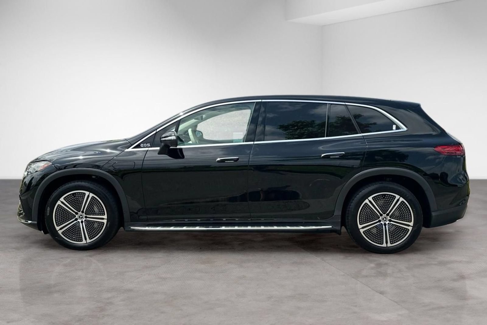 Used 2023 Mercedes-Benz EQS 450+ 4MATIC SUV image 2