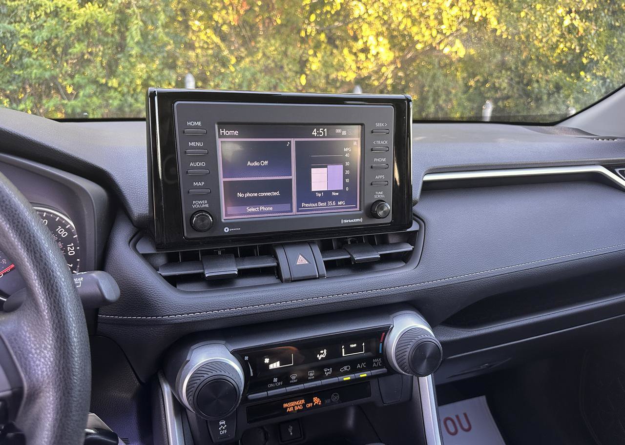 Used 2022 Toyota RAV4 LE FWD image 37