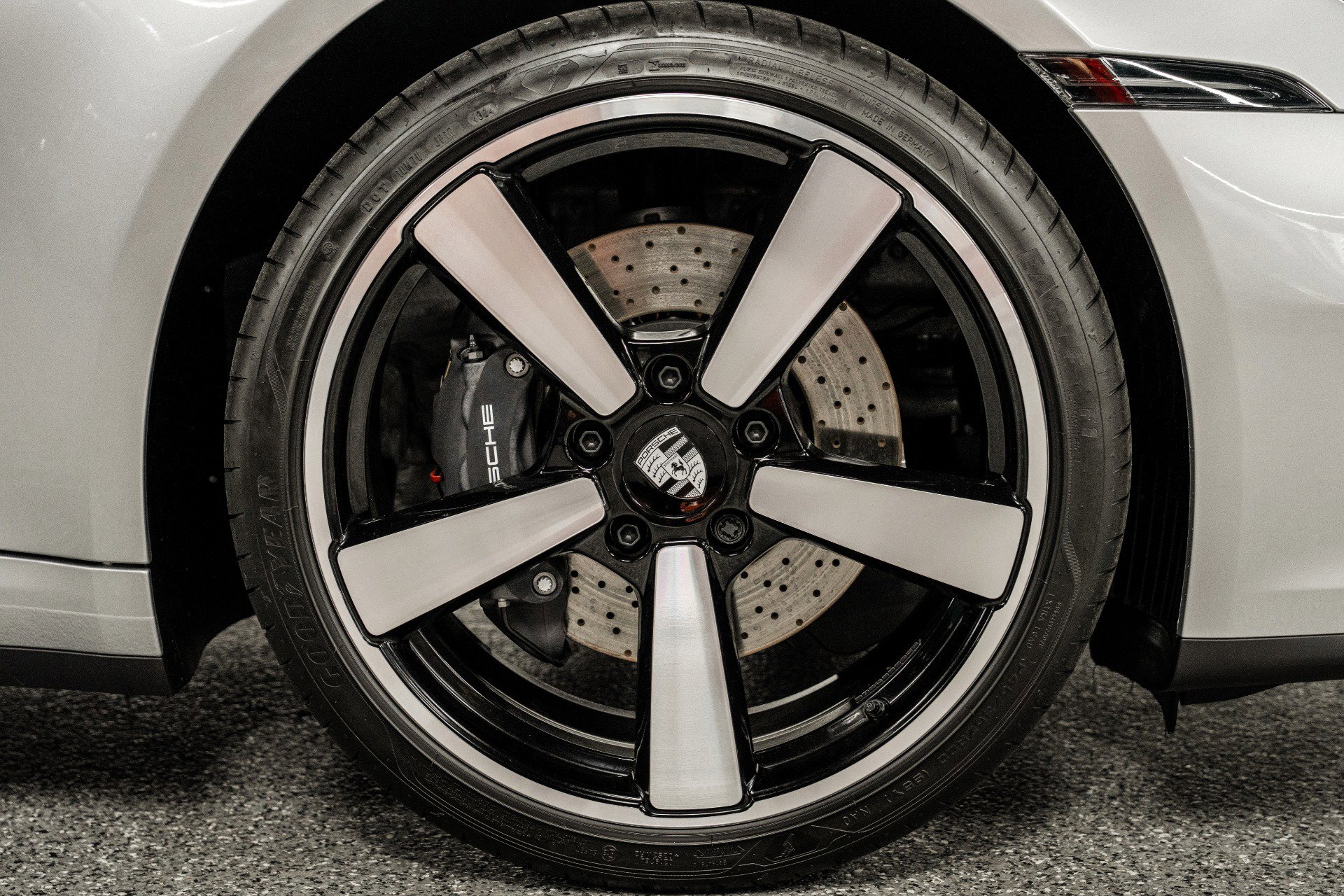 Used 2025 Porsche 911 Carrera image 38