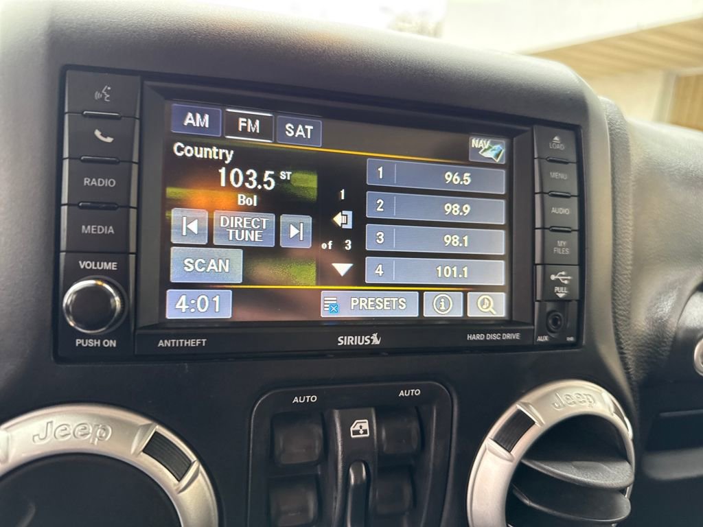 Used 2015 Jeep Wrangler Unlimited Sahara w/ Connectivity Group image 21