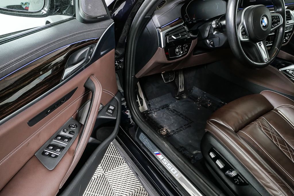 Used 2021 BMW M550i xDrive w/ Executive Package image 8