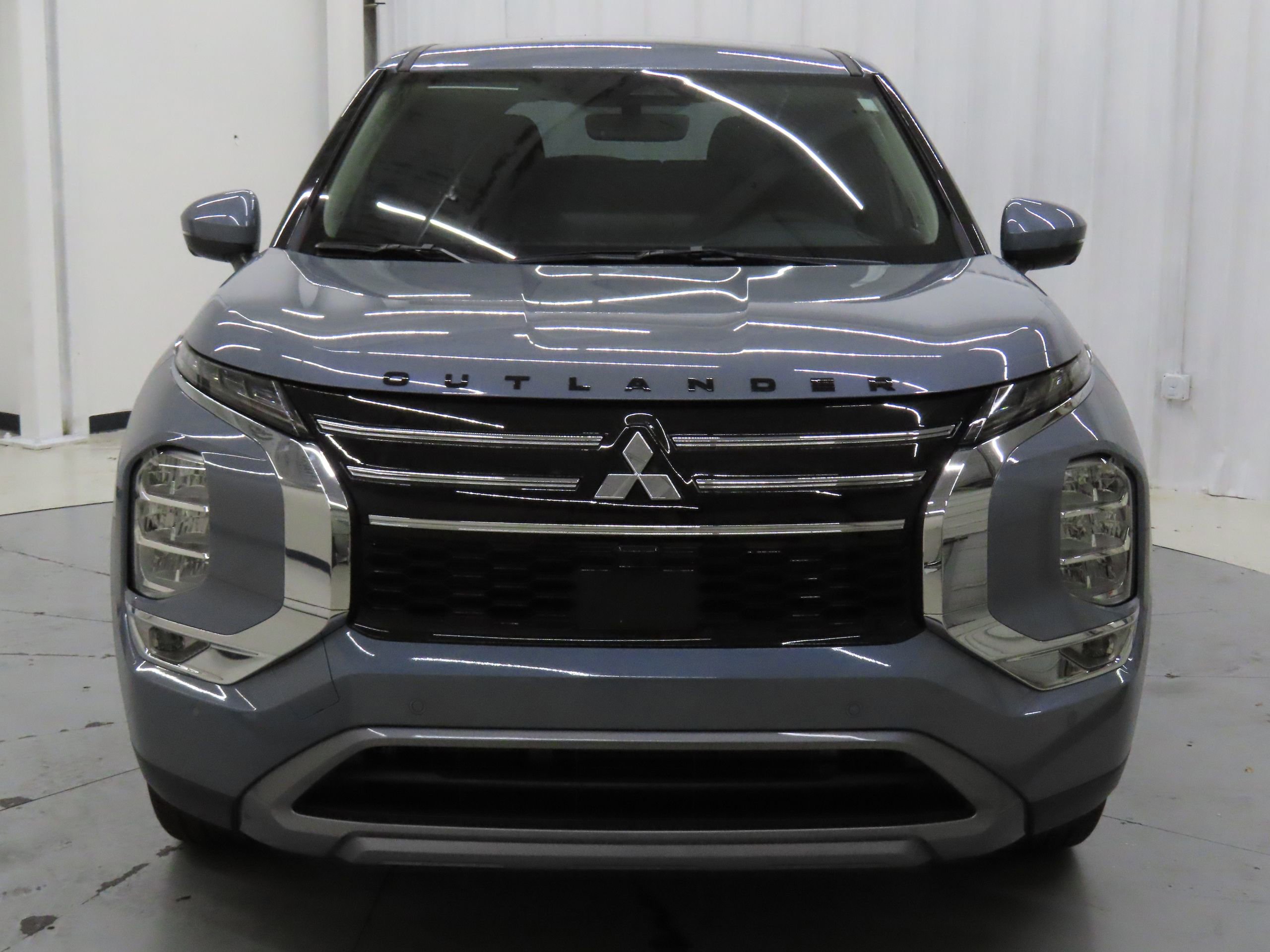 New 2025 Mitsubishi Outlander SE image 8