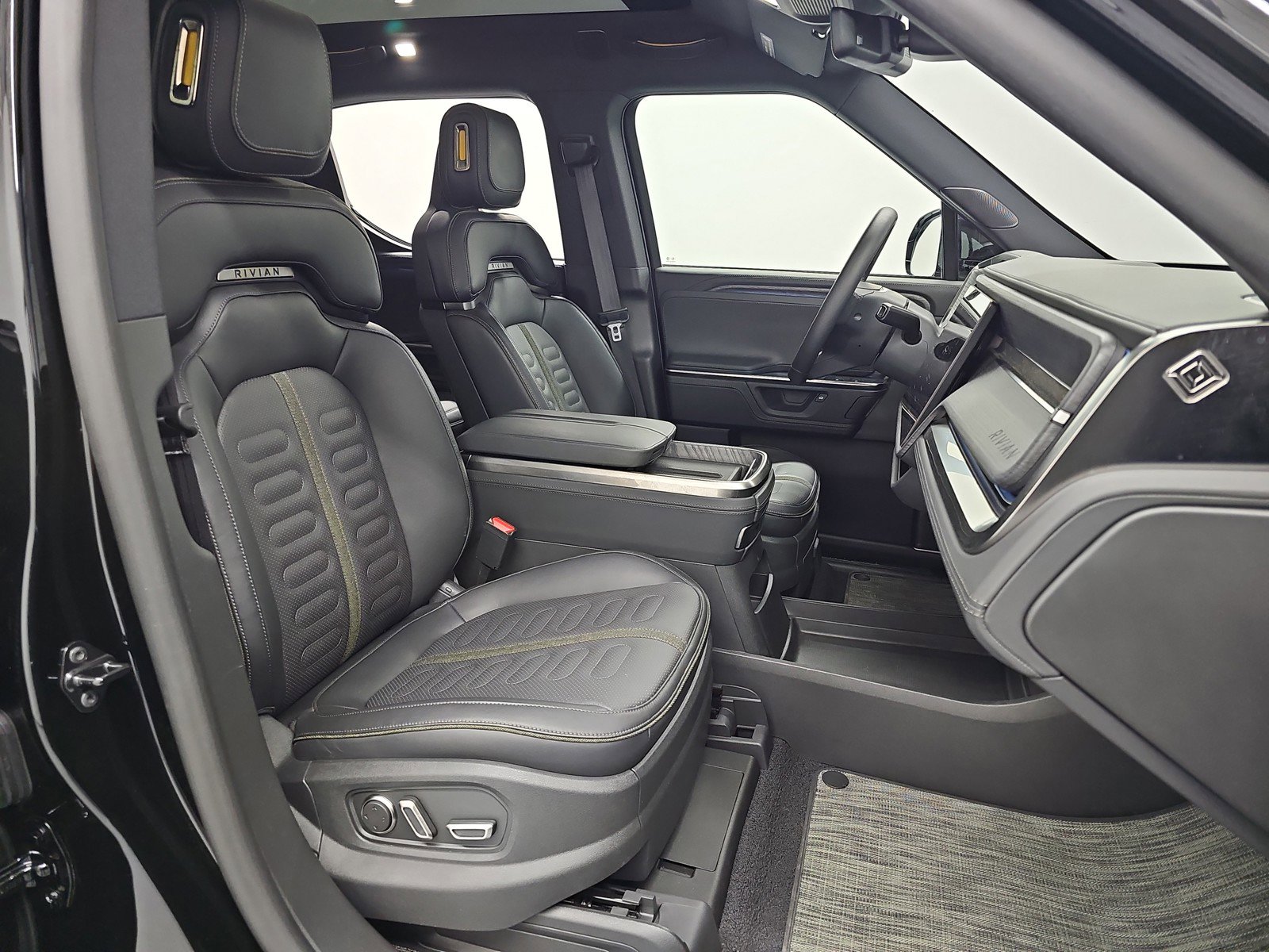 Used 2025 Rivian R1T Adventure image 23